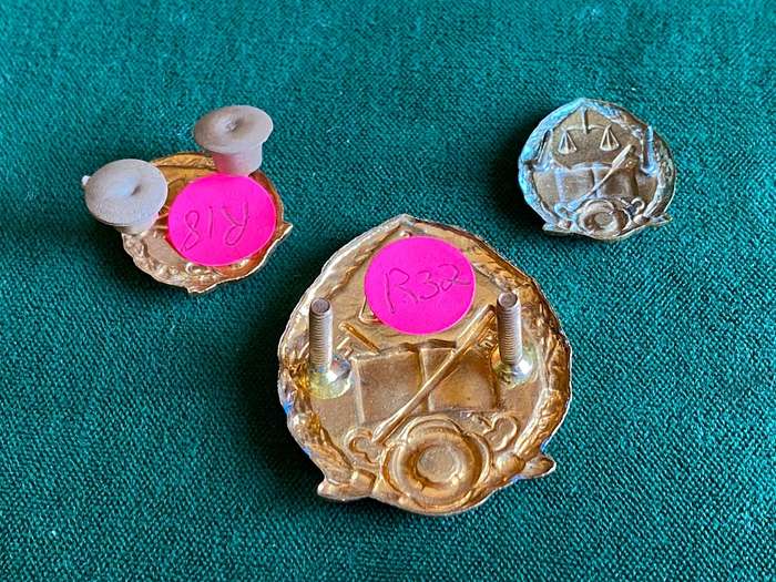 REPUBLIC OF SOUTH AFRICA, GILT PRISONS SERVICE CAP AND COLLARS-LUGS+PINS INTACT