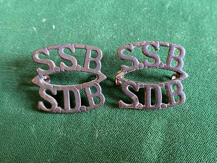 SPECIAL SERVICE BATTALION TITLE PAIR-WORN 1934-1951-LUGS INTACT