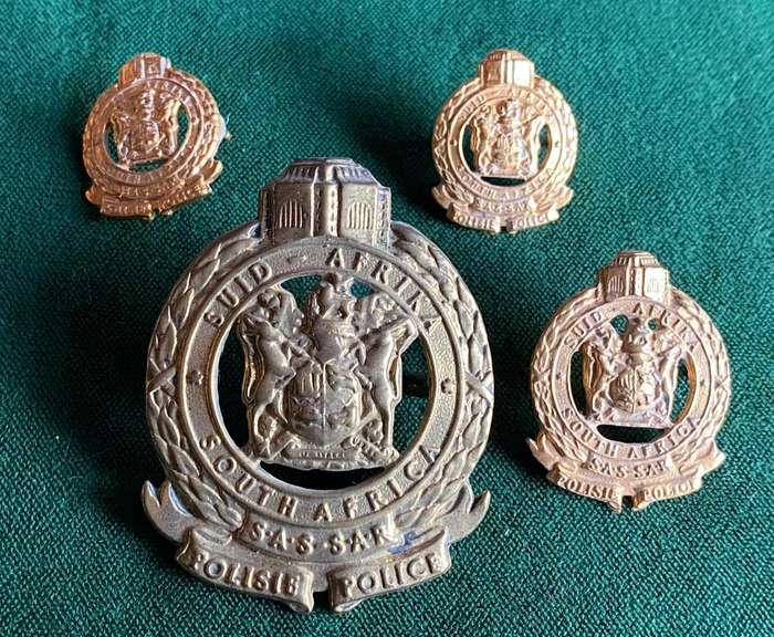 REPUBLIC OF SOUTH AFRICA RAILWAY POLICE CAP,ONE COLLARS AND 2 MESS DRESS COLLARS-ONE PIN MISSING
