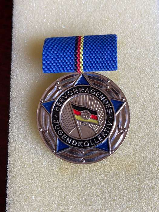 East German Medal - Outstanding Youth Collective of the GDR - Instituted 1963