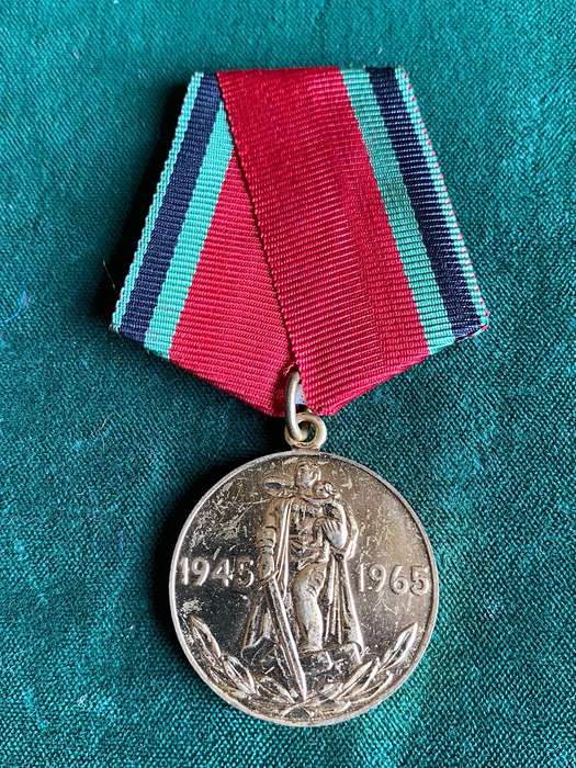 RUSSIAN WW2 MEDAL-COMMEMORATIVE 20TH ANNIVERSARY-VICTORY OVER GERMANY