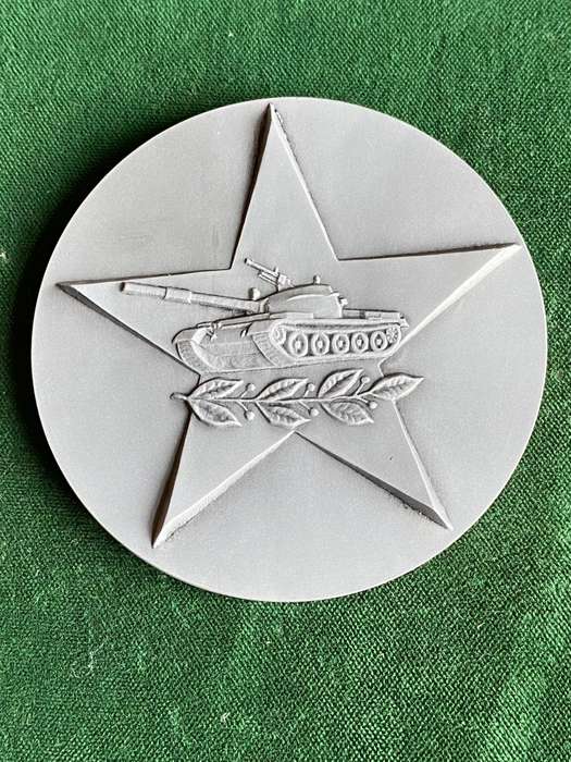 SCARCE COMMEMORATIVE MEDAL OF ARMOURED ACADEMY-LOCATED IN MOSCOW-NAMED BY MARSHAL MALINOVSKY-BOXED-D