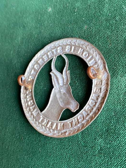 UNIVERSAL CAP BADGE-WORN BY 3RD SA INFANTRY SHARPSHOOTERS AND CADETS-WW1 -2 LUGS-WHITE METAL
