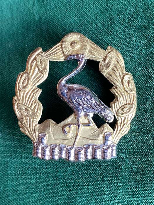 2 SA INFANTRY BERET BADGE-WORN 1986-2003-1 X SCREW LUG- 1X PIN