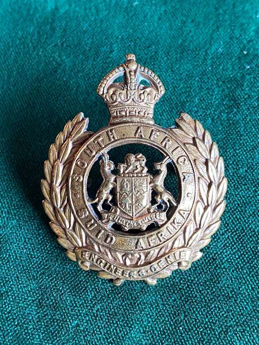 SA ENGINEERS CORPS CAP BADGE-WORN 1938-1958- 2 LUGS