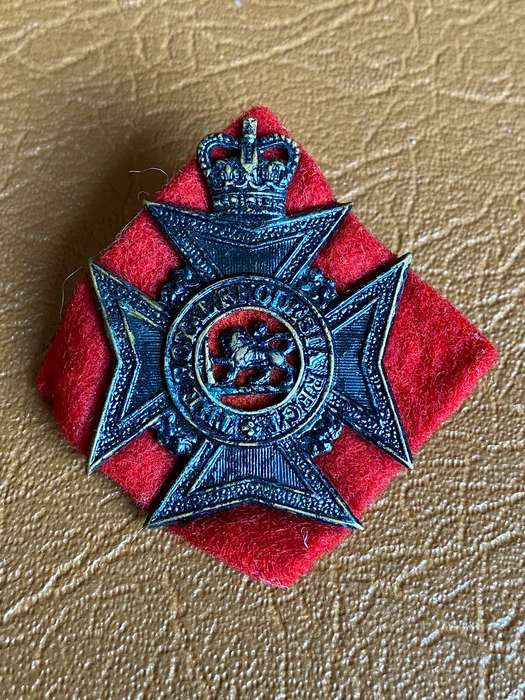 ROYAL RHODESIAN REGT. Q/C CAP BADGE-WORN 1957-1972