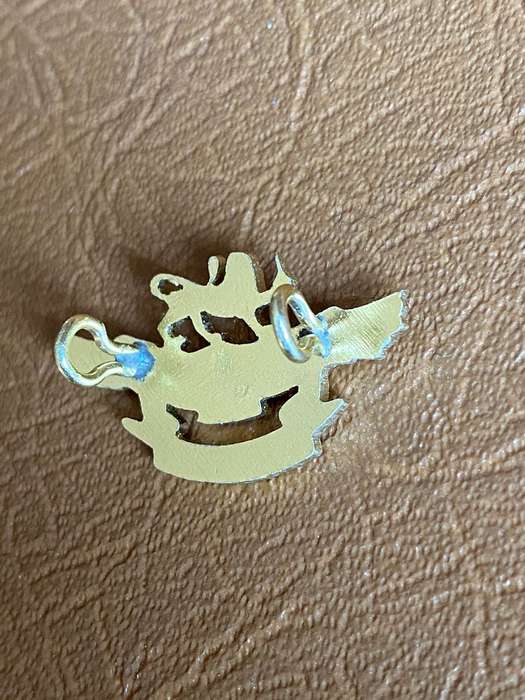 RHODESIAN AIR FORCE LADIES CAP BADGE-ANODISED 1970-80- 2 LUGS