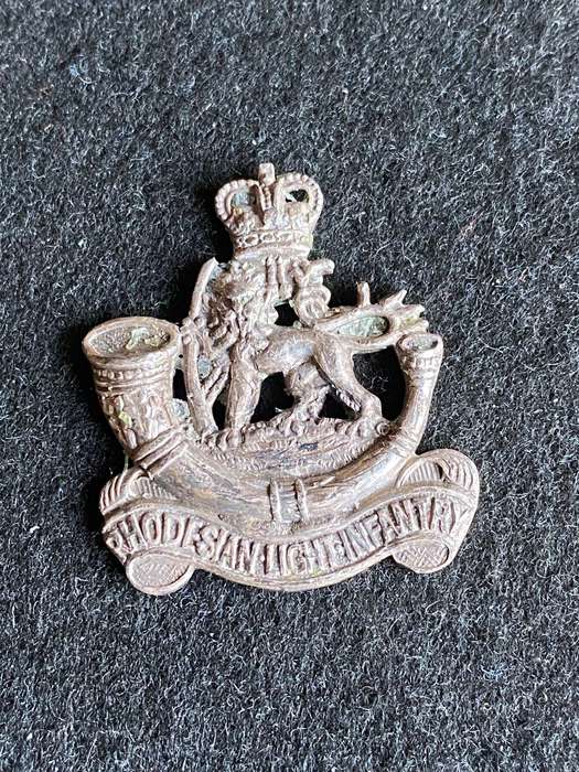RHODESIA LIGHT INFANTRY STERLING SILVER CAP BADGE (MARKED) NO LUGS-WORN 1961-1970