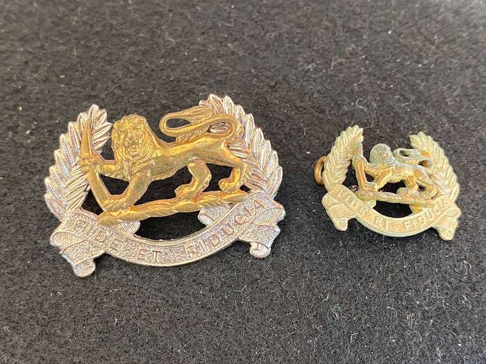RHODESIAN ARMY PAY CORPS CAP AND ONE COLLAR (MISSING ON LUG) 1970'S-80