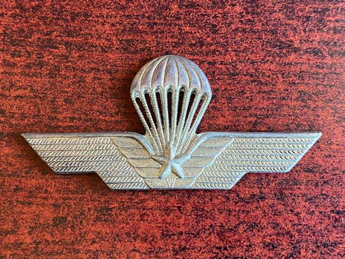 ITALIAN PARA BADGE FOR FORMAL DRESS 1980'S- NO LUGS