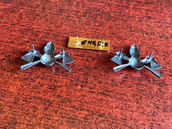 S.W.A.T.F ENGINEERS CORPS BERET BAR AND TWO COLLARS-ALL PINS INTACT