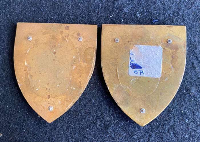 SCHOOL OF SIGNALS,WHITE TYPE PAIR OF FLASHES-1ST ISSUE- NO PINS