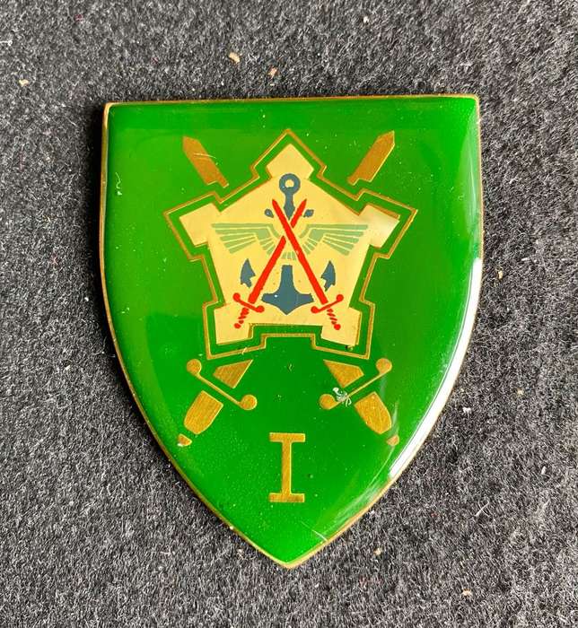 CHIEF OF STAFF PERSONNEL WHITE CENTRE TYPE FLASH- NO PINS-OWEN NO F 478