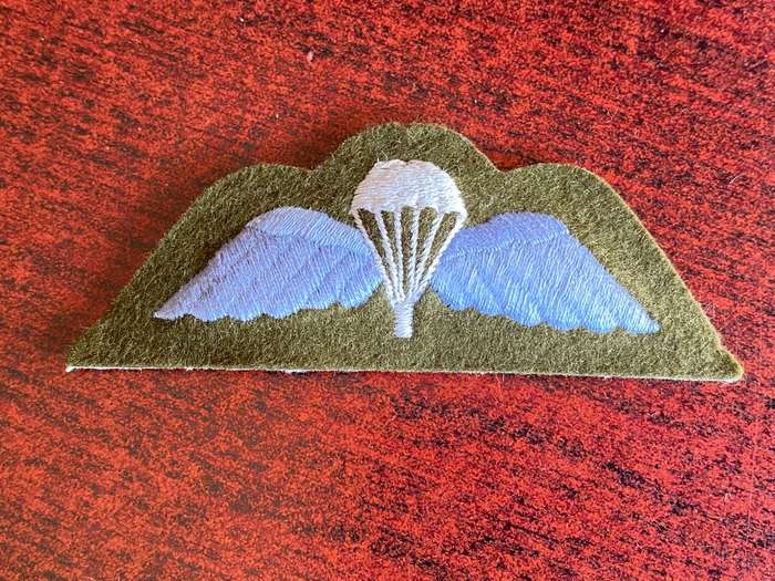 BRITISH OFF CRS PARACHUTE WING