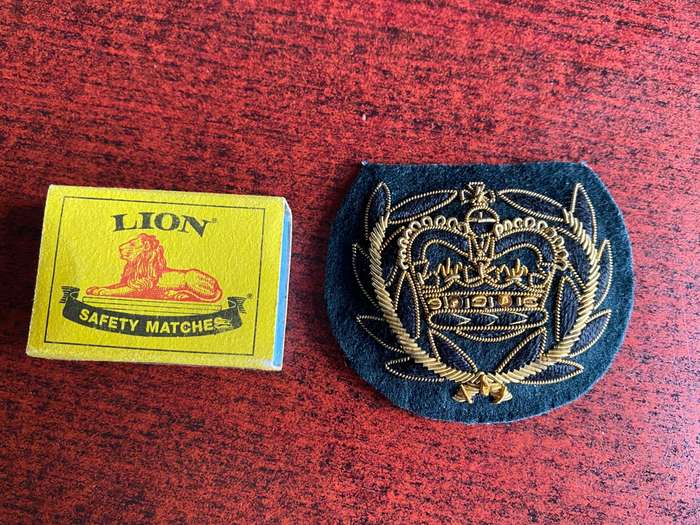 BRITISH ARMY REGIMENTAL QM/WO RANK FOR ROYAL GREEN JACKETS