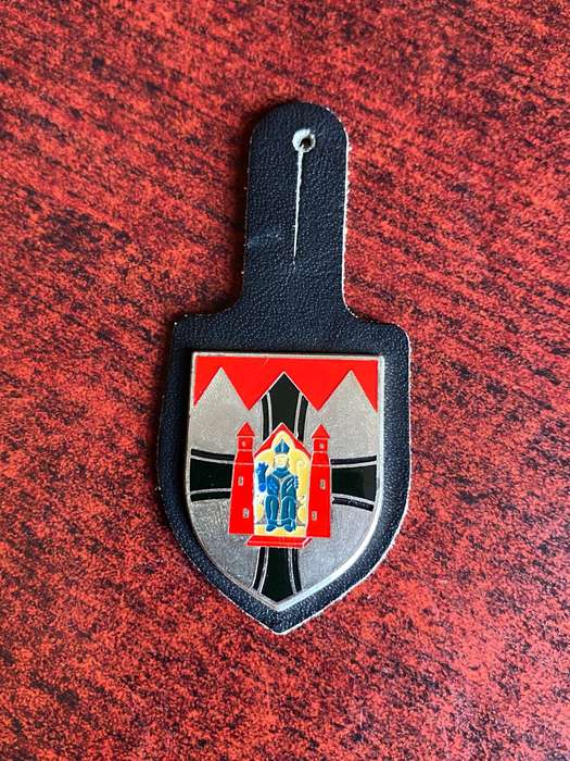 GERMAN BUNDESWEHR FOB BADGE FOR-VERTEIDIGUNGSBEZIRKS KOMMANDO 64 (MILITARY DISTRICT COMMANDO)