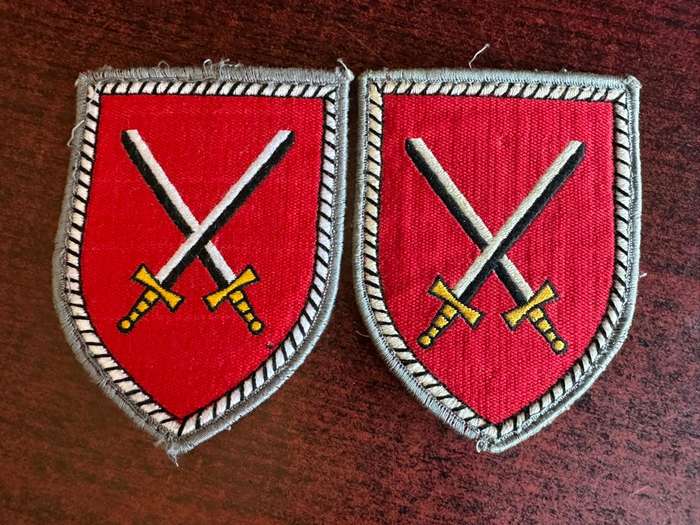 GERMAN BUNDESWEHR GERMAN ARMY OFFICER SLEEVE PATCH PAIR