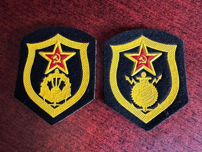 SOVIET RED ARMY CONSTRUCTION BATTALION AND FIELD ENGINEERS PATCHES