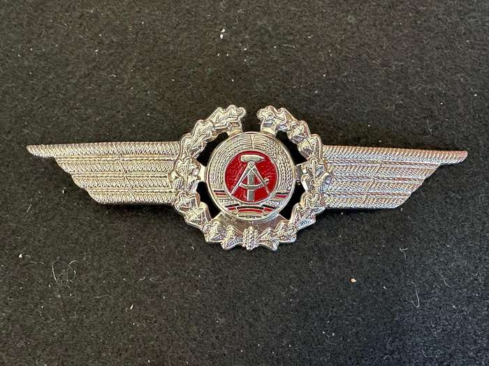 EAST GERMAN AIRFORCES OF THE NATIONAL PEOPLES ARMY,USED ON THE VISOR CAPS 1955-1990