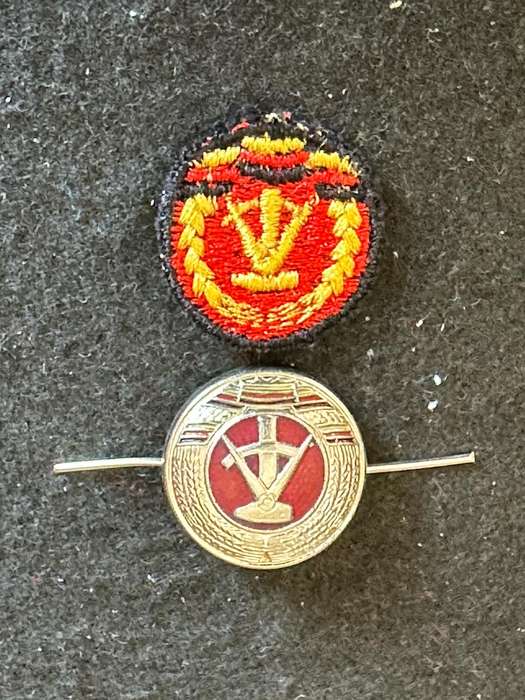 EAST GERMAN FORAGE CAP BADGES- 1955-1990