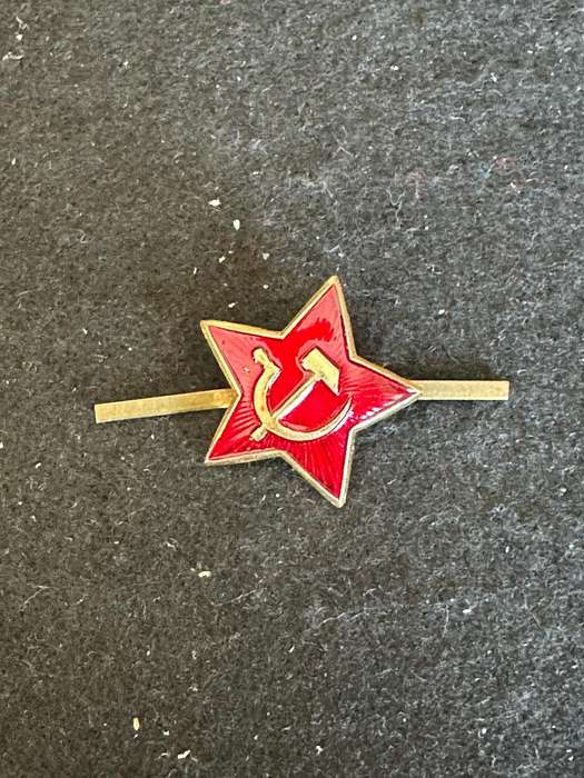 SOVIET RUSSIA CAP BADGE FOR PRIVATE ARMY AND AIRFORCE-ONLY FIELD DRESS