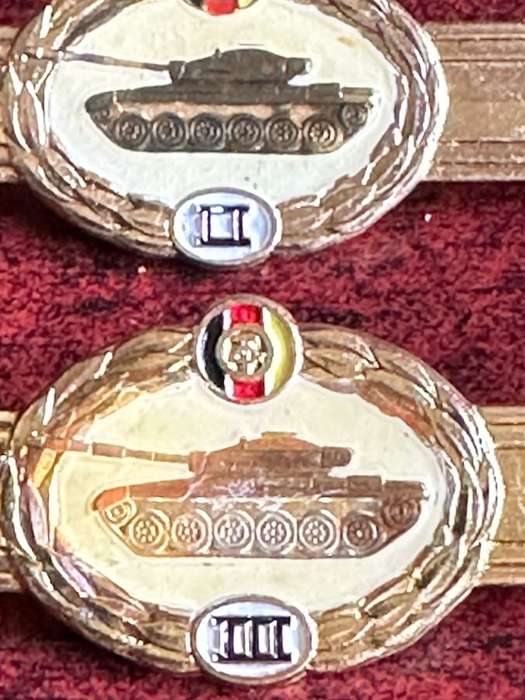 EAST GERMAN (DDR) QUALIFICATION BADGE FOR MOTORIZED INFANTRY OR PANSERGRENADIERS-MECHANIZED INFANTRY