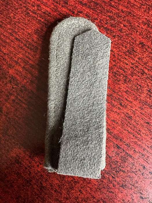 EAST GERMAN RANK BOARD FOR FAHNRICH SCHUTTERSTUCK-FIELD DRESS