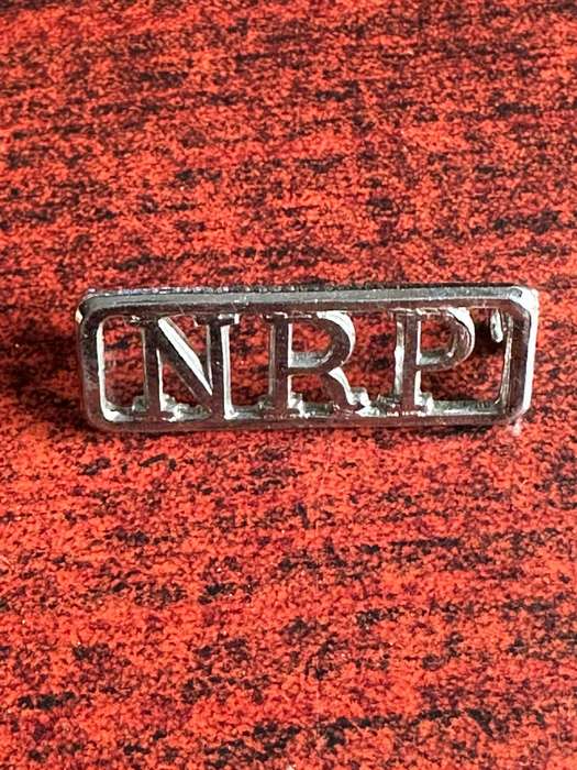 Northern Rhodesia police title (chrome). Worn 1953-1964. Lugs intact.