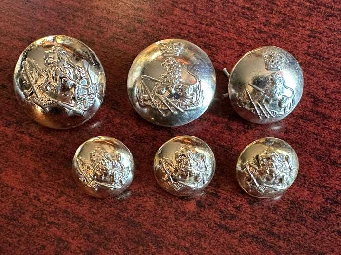 Mixed BSAP buttons. 6 In total.
