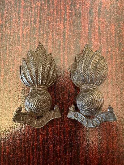 SA Artillery collar badge pair. Lugs intact.