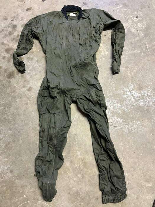 Recce overall for urban training. Size medium. Very good condition. Original.