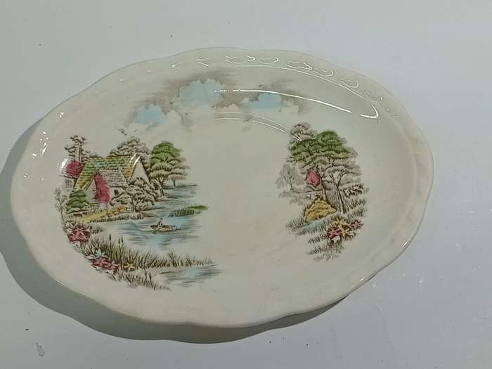 VINTAGE ALFRED MEAKIN GRAVY BOAT AND SAUCER FAMOUS COTTAGES SERIES