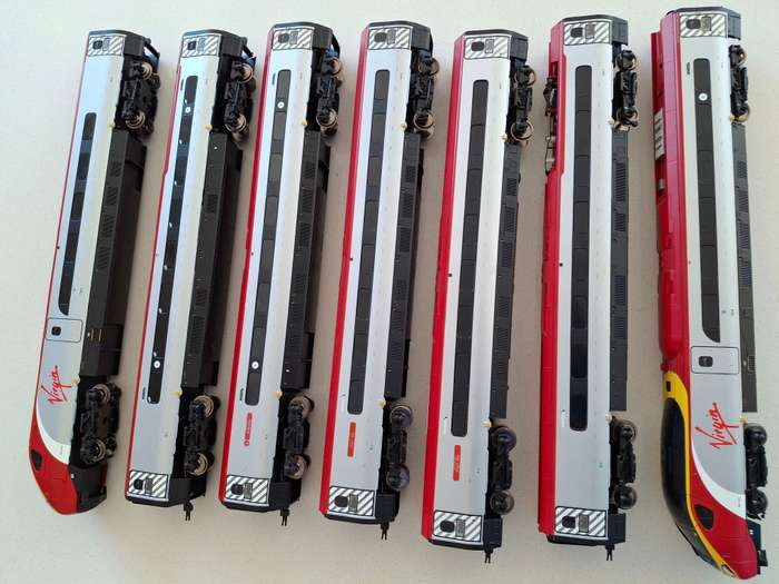 Hornby Pendolina Virgin train set.DCC Chip fitted (x7)