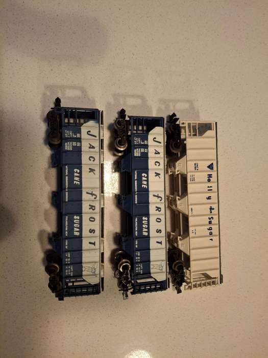 N gauge Wagons  x 3