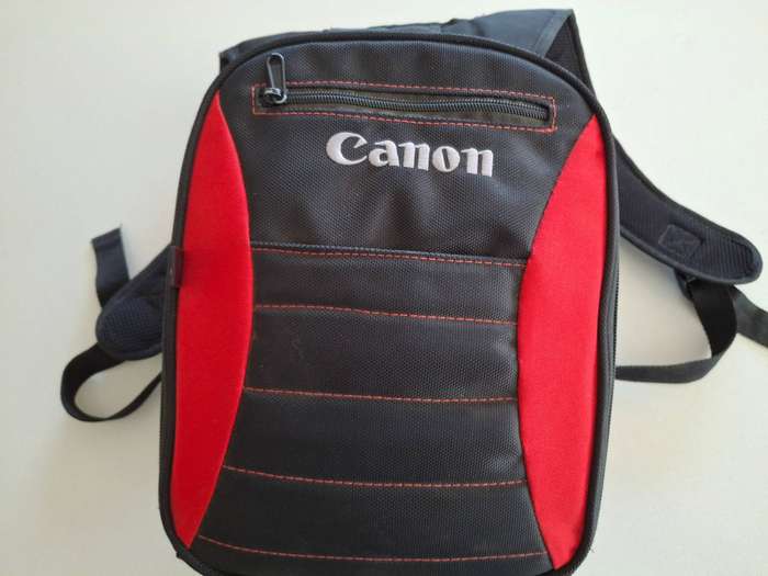 CANON 1300D DSLR CAMERA WITH ZOOM LENS 75-300mm BUNDLE