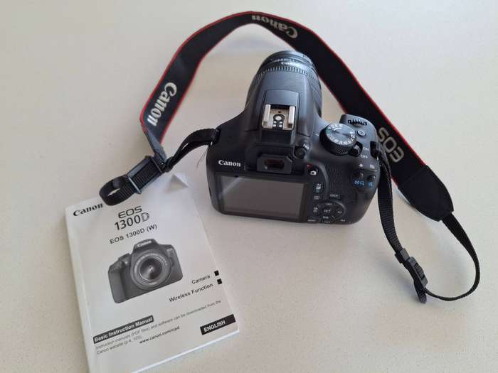 CANON 1300D DSLR CAMERA WITH ZOOM LENS 75-300mm BUNDLE
