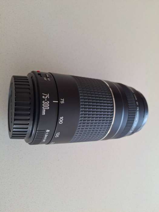 CANON 1300D DSLR CAMERA WITH ZOOM LENS 75-300mm BUNDLE