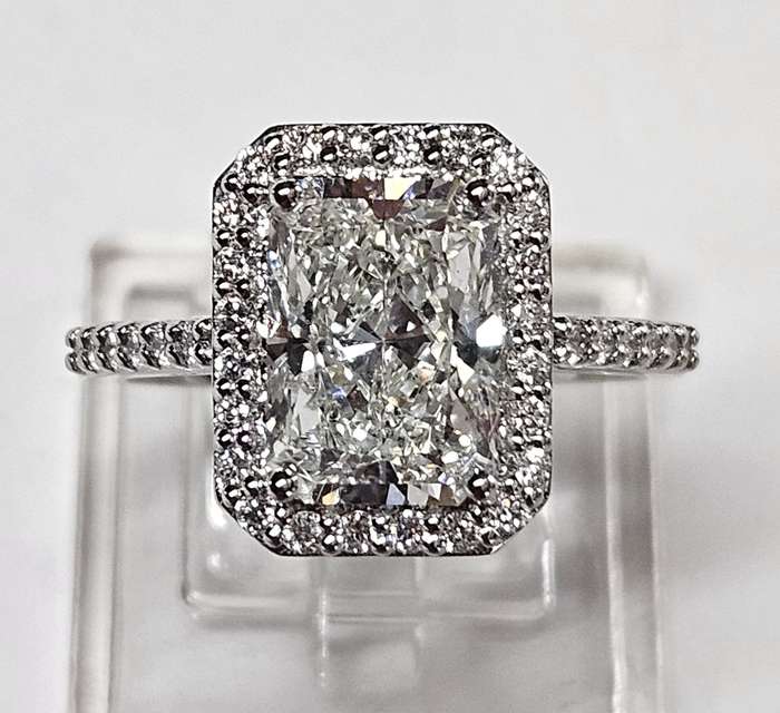 3.01CT DIAMOND RING  (IGI Certified Diamond) G VS2
