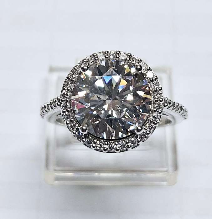 4.33CT DIAMOND RING  (IGI Certified Diamond)