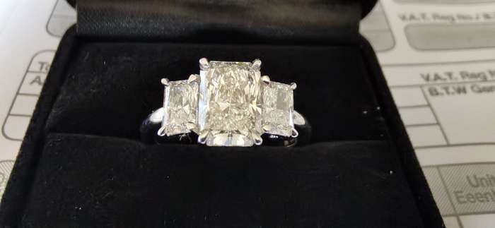 2.96CT DIAMOND RING, White Gold  (IGI Certified)