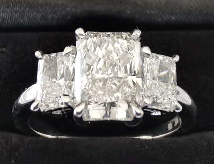 2.96CT DIAMOND RING, White Gold  (IGI Certified)