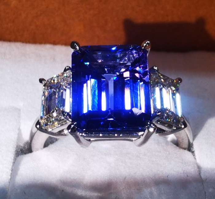 4.86ct Tanzanite & Diamond Ring