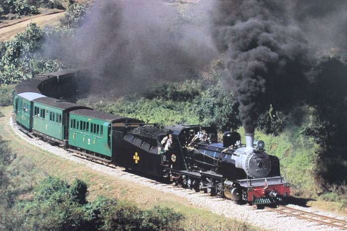 THE SUNSET OF STEAM. Dennis Moore. (Tribute to Golden Years of Steam Locomotives in S.A.)