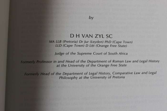 JUSTICE AND EQUITY IN GREEK AND ROMAN LEGAL THOUGHT.  D.H. van Zyl.