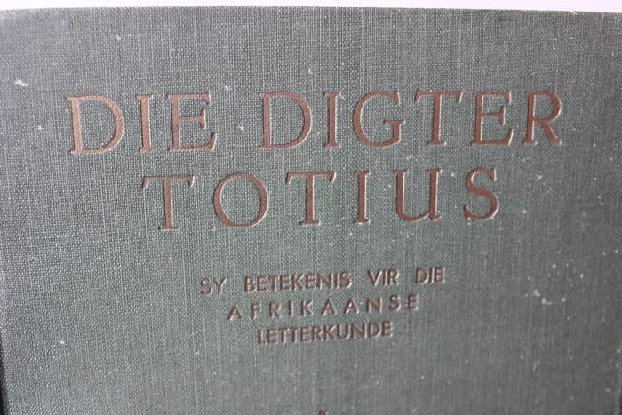 DIE DIGTER TOTIUS deur C.M. van den Heever. (Sy betekenis vir die Afrikaanse Letterkunde)