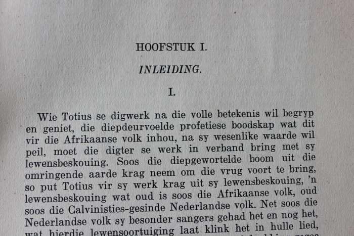 DIE DIGTER TOTIUS deur C.M. van den Heever. (Sy betekenis vir die Afrikaanse Letterkunde)