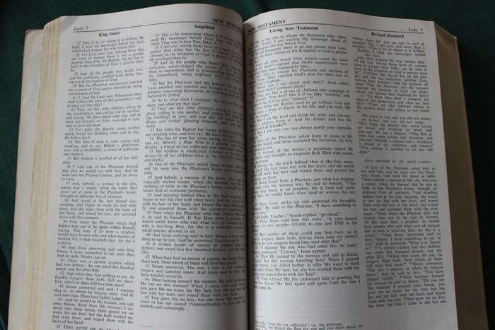 THE LAYMAN'S PARALLEL. New Testament. (Comparing four translations in parallel columns)