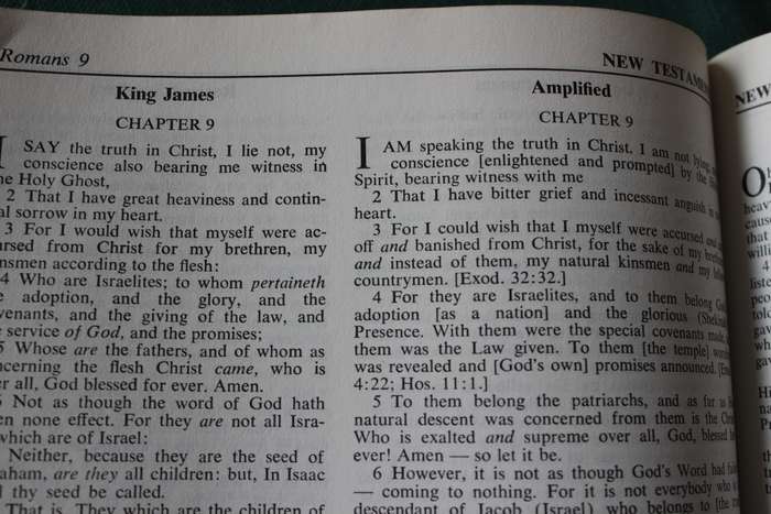 THE LAYMAN'S PARALLEL. New Testament. (Comparing four translations in parallel columns)