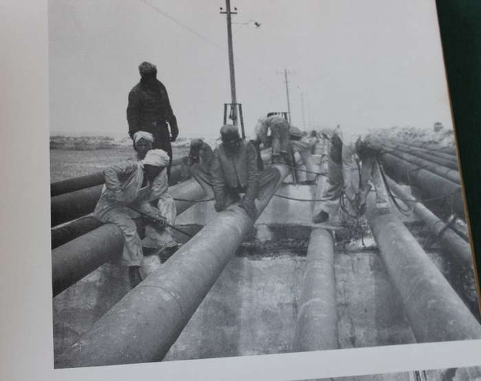 BECHTEL IN ARAB LANDS. A 15th-year review of engineering and construction projects. Richard Finnie.