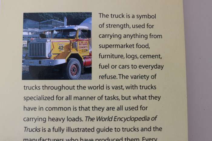 THE WORLD ENCYCLOPEDIA OF TRUCKS. Peter J. Davies.